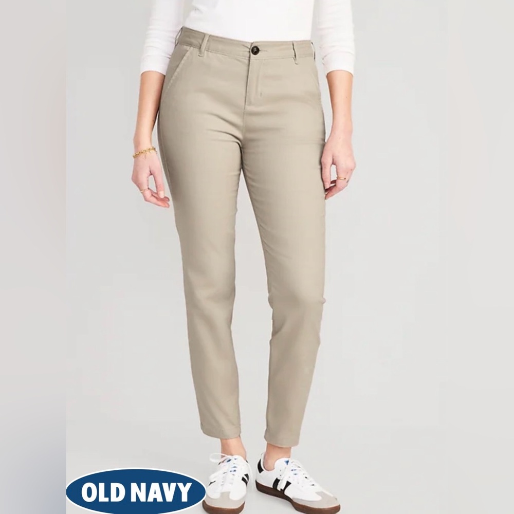 Old Navy Women's Cropped Pants in Tan